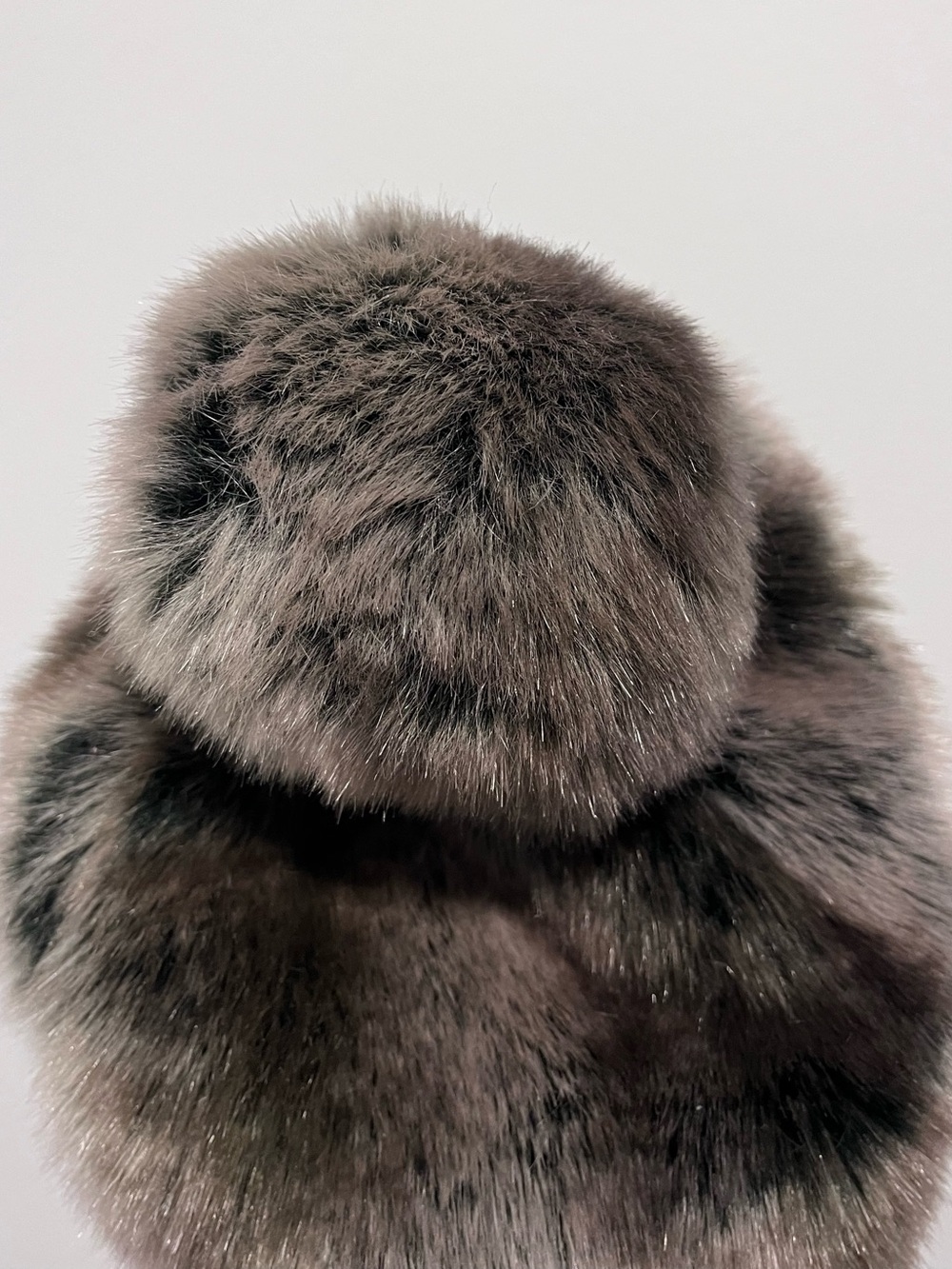 Parkhurst Plush Faux Fur Beanie Hat Pom Brown Gray Winter Fall - Picture 2 of 4